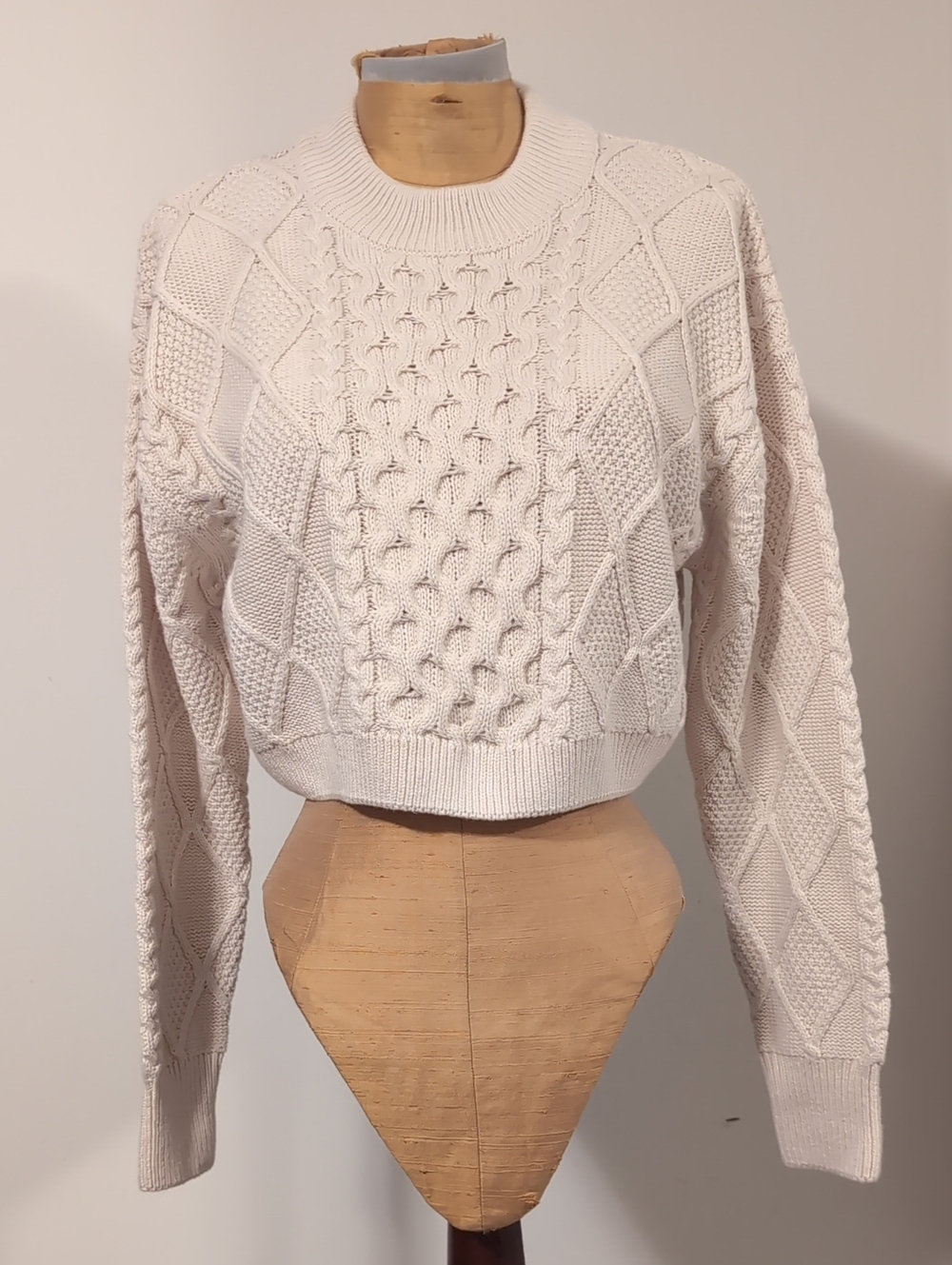 Gina Tricot Women's Cream Cable Knit Cropped Sweater Size Small